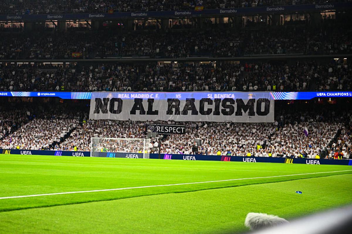 La banderole déployée par les supporters du Real Madrid avant la rencontre face au SL Benfica 